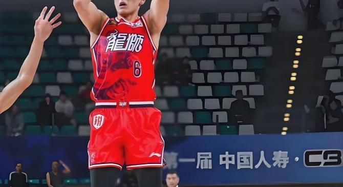 开云APP-新晋球星突出表现，为球队挽回颜面的简单介绍