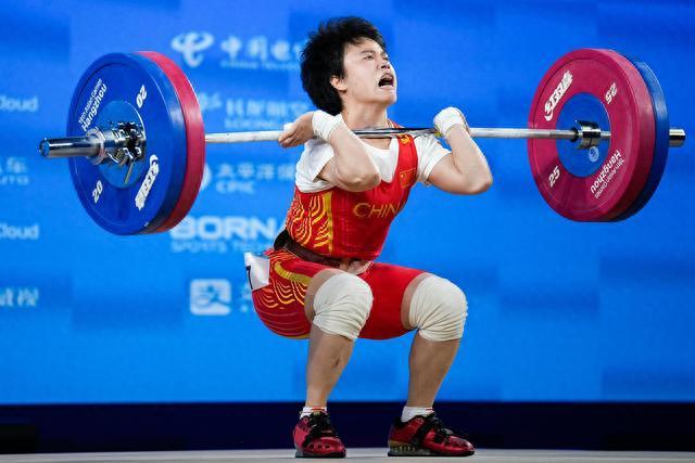 捷克射击选手精准命中夺金夺铜