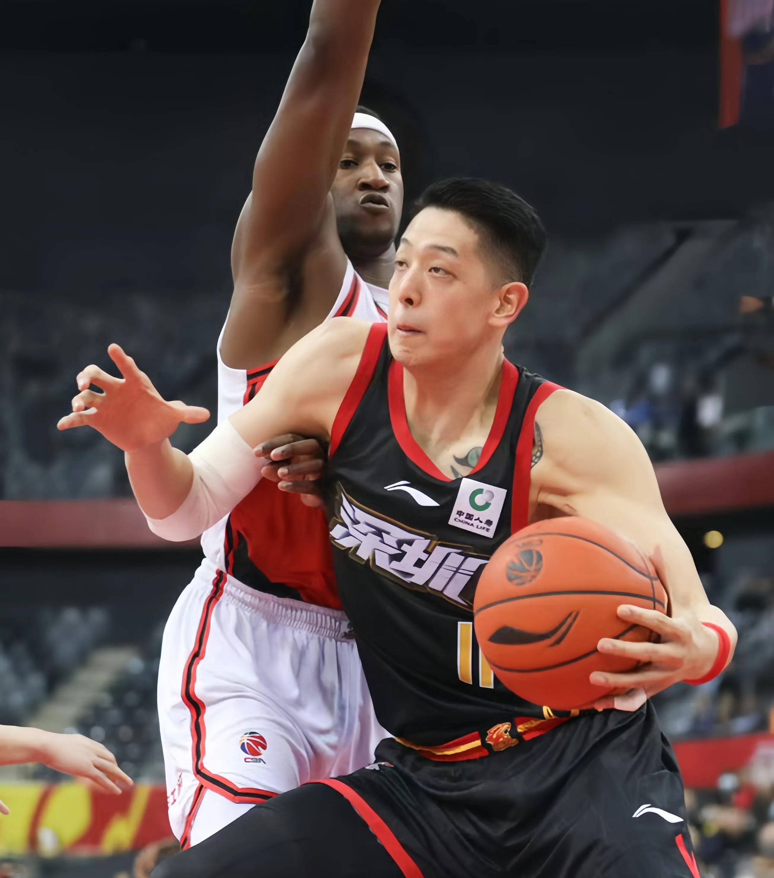 豪门对决!CBA上演世纪大战 豪门对决!CBA上演世纪大战