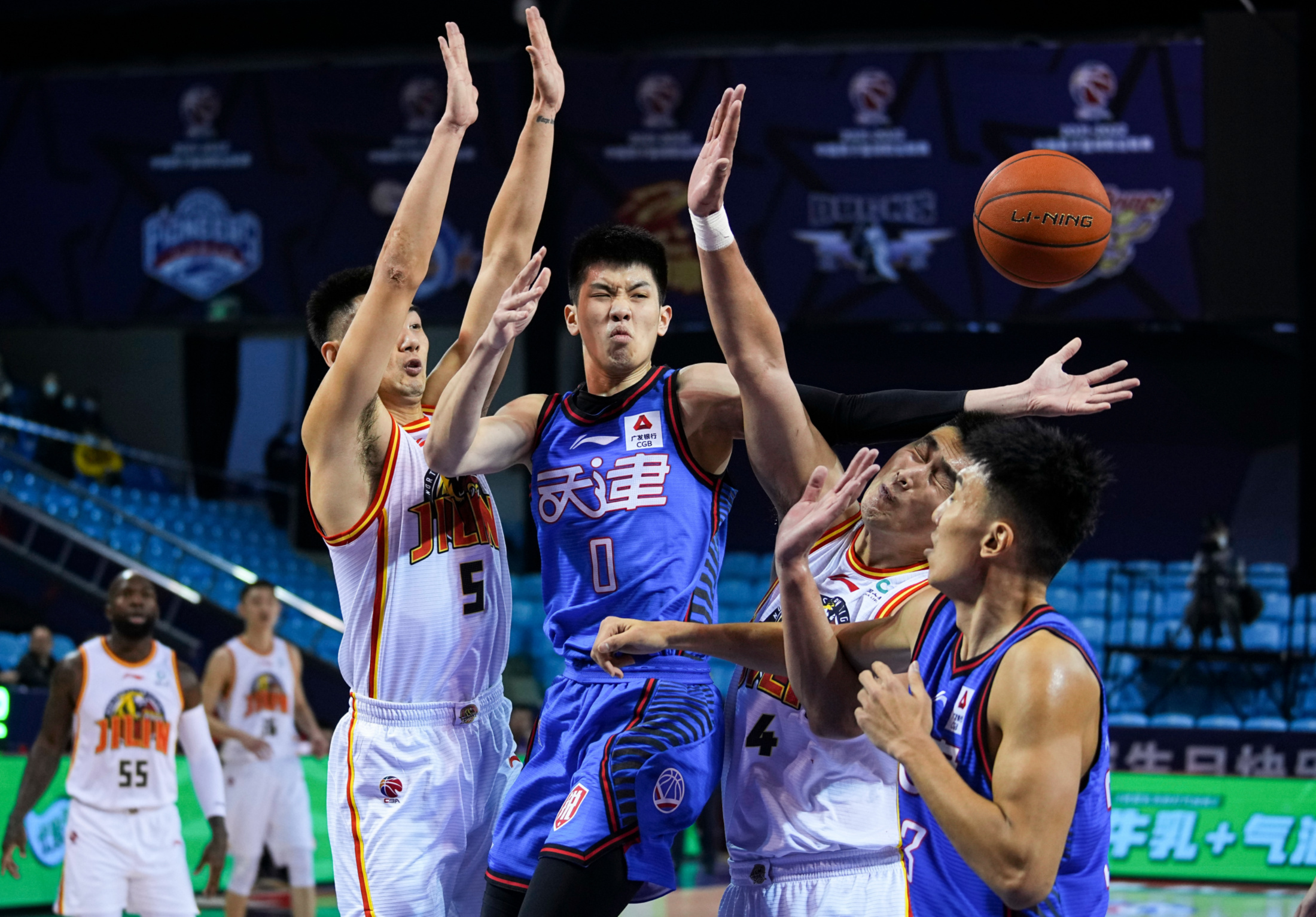 山西队逆转吉林队，字母哥高光表现