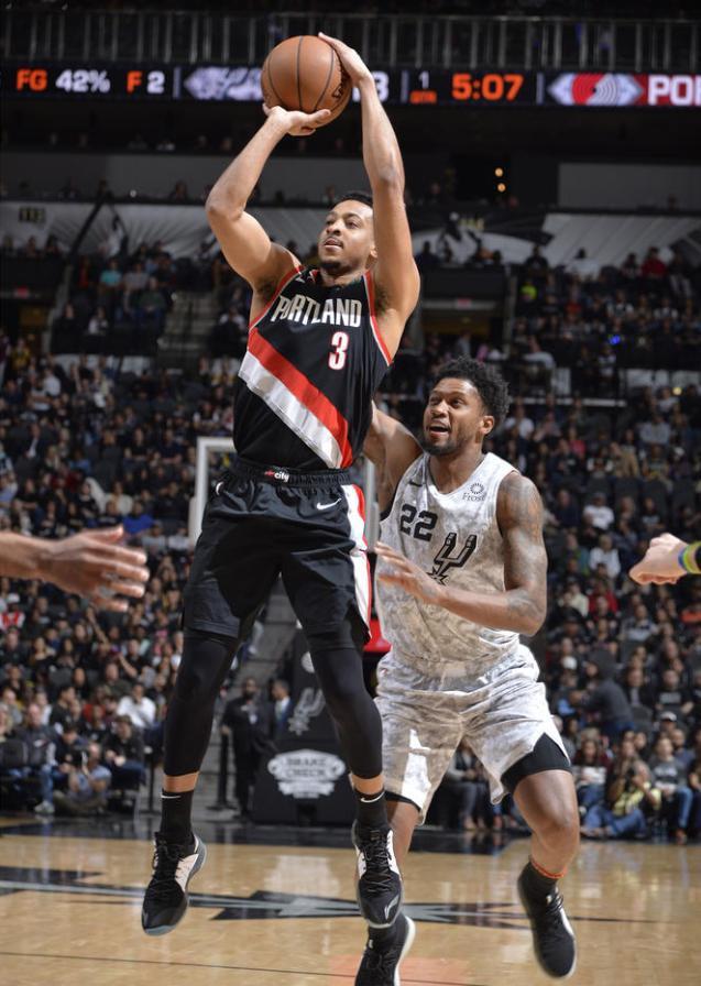 北京队完胜猛龙,麦科勒姆高光表现 北京队完胜猛龙,麦科勒姆高光表现