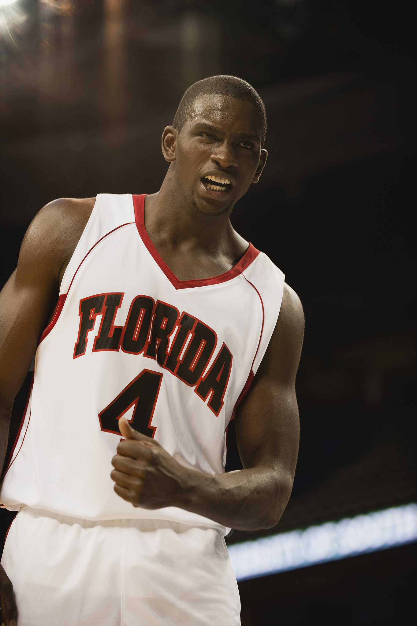 雷霆碾压76人,利拉德高光表现 雷霆碾压76人,利拉德高光表现