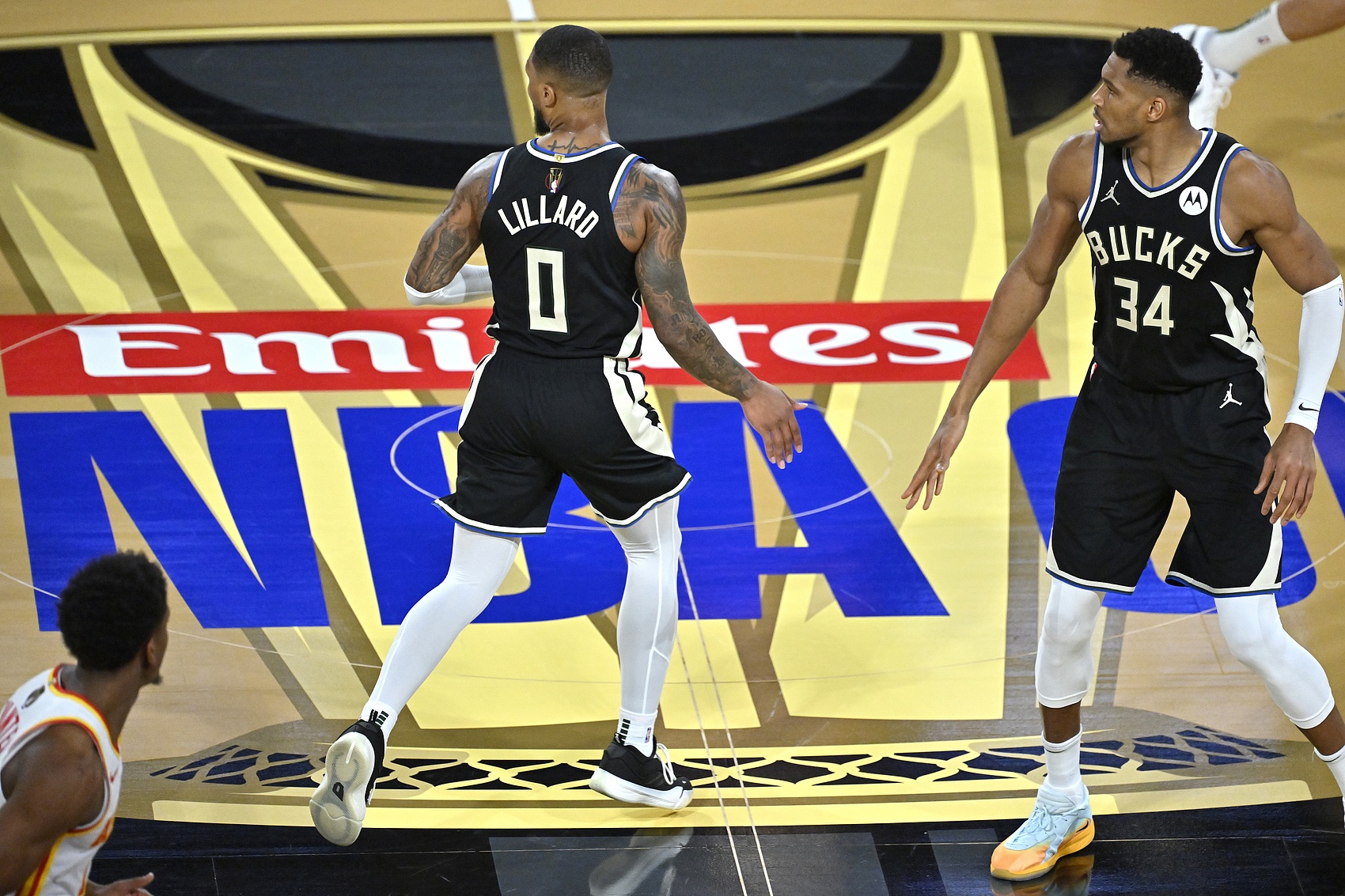 雄鹿轻取勇士，詹姆斯关键制胜