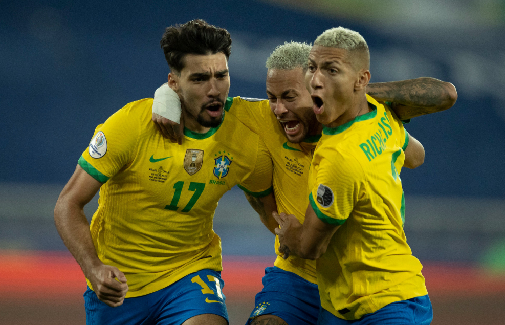 巴西碾压智利，法比尼奥带队取胜