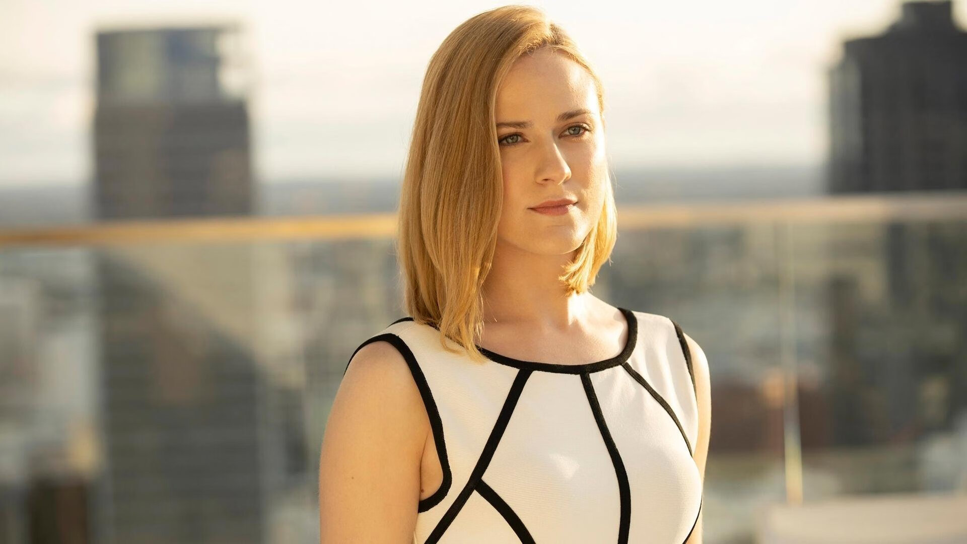 红，当加克波的火焰点燃曼彻斯特的夜空