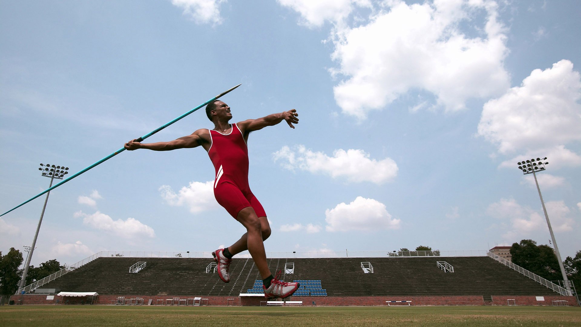 绿茵场外的较量，当欧冠激情遭遇地缘经济的无声收割