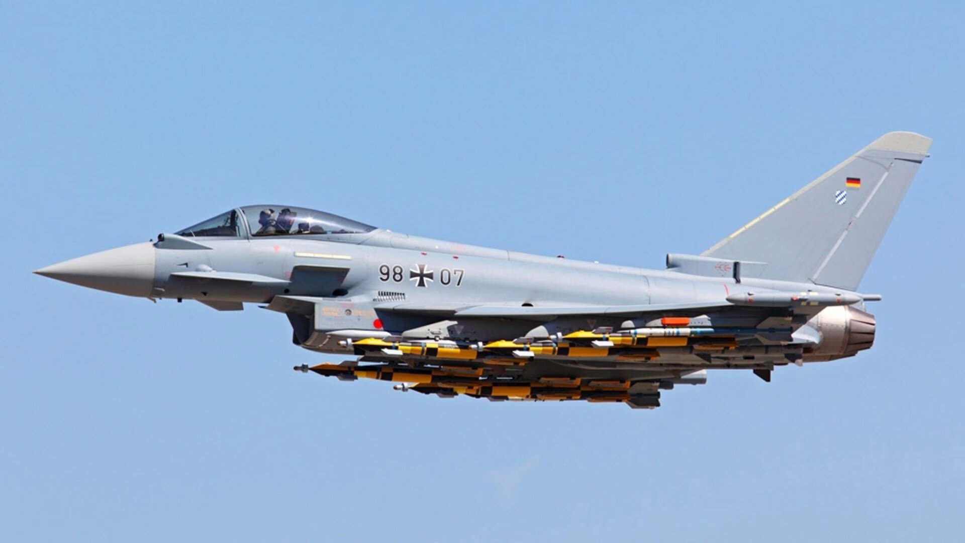 速度与魔法,F1街道赛焦点战与魔术横扫猛龙的体育启示