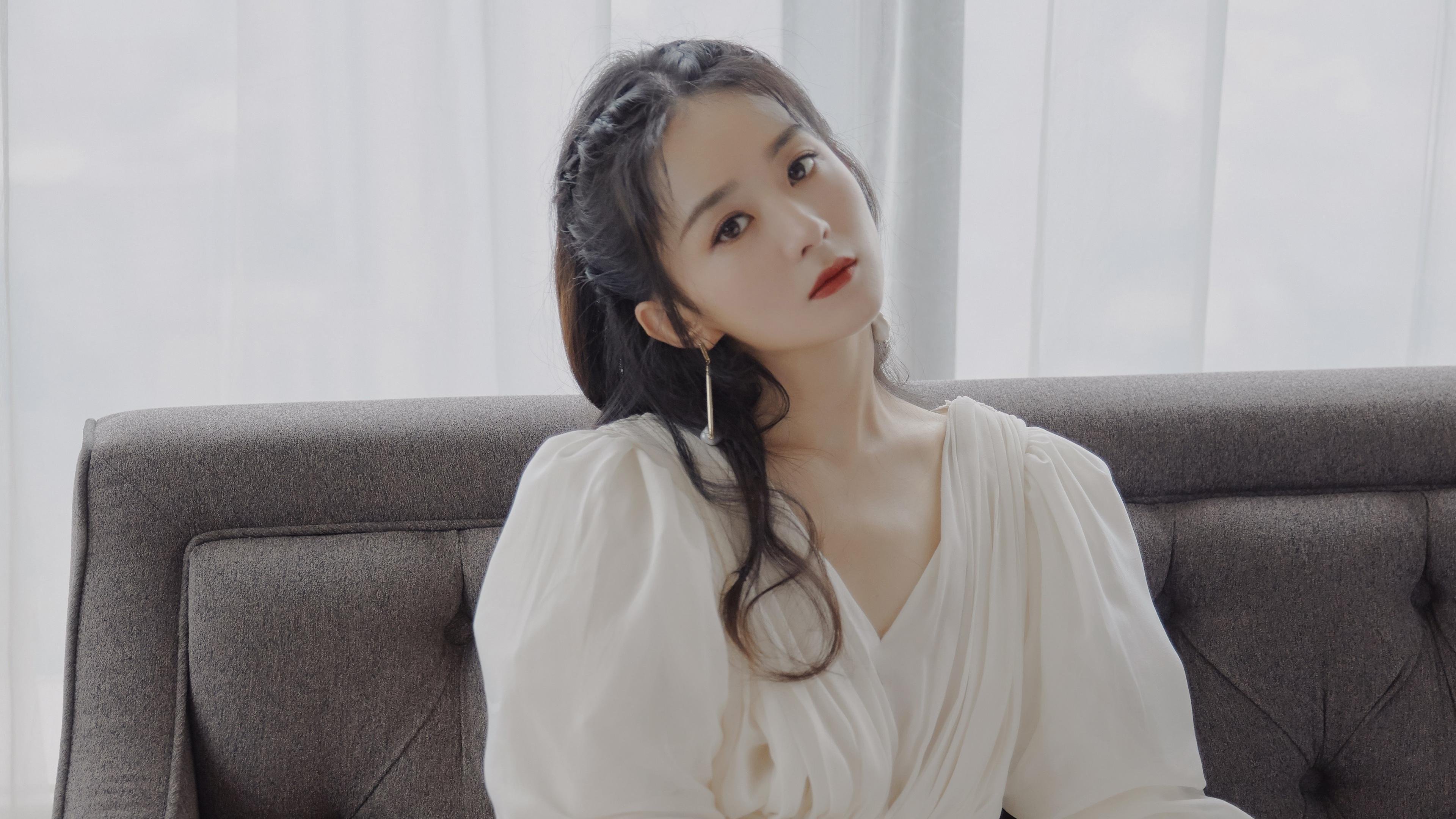 马刺硬仗取胜篮网，NBA总决赛焦点战的坚韧与荣耀